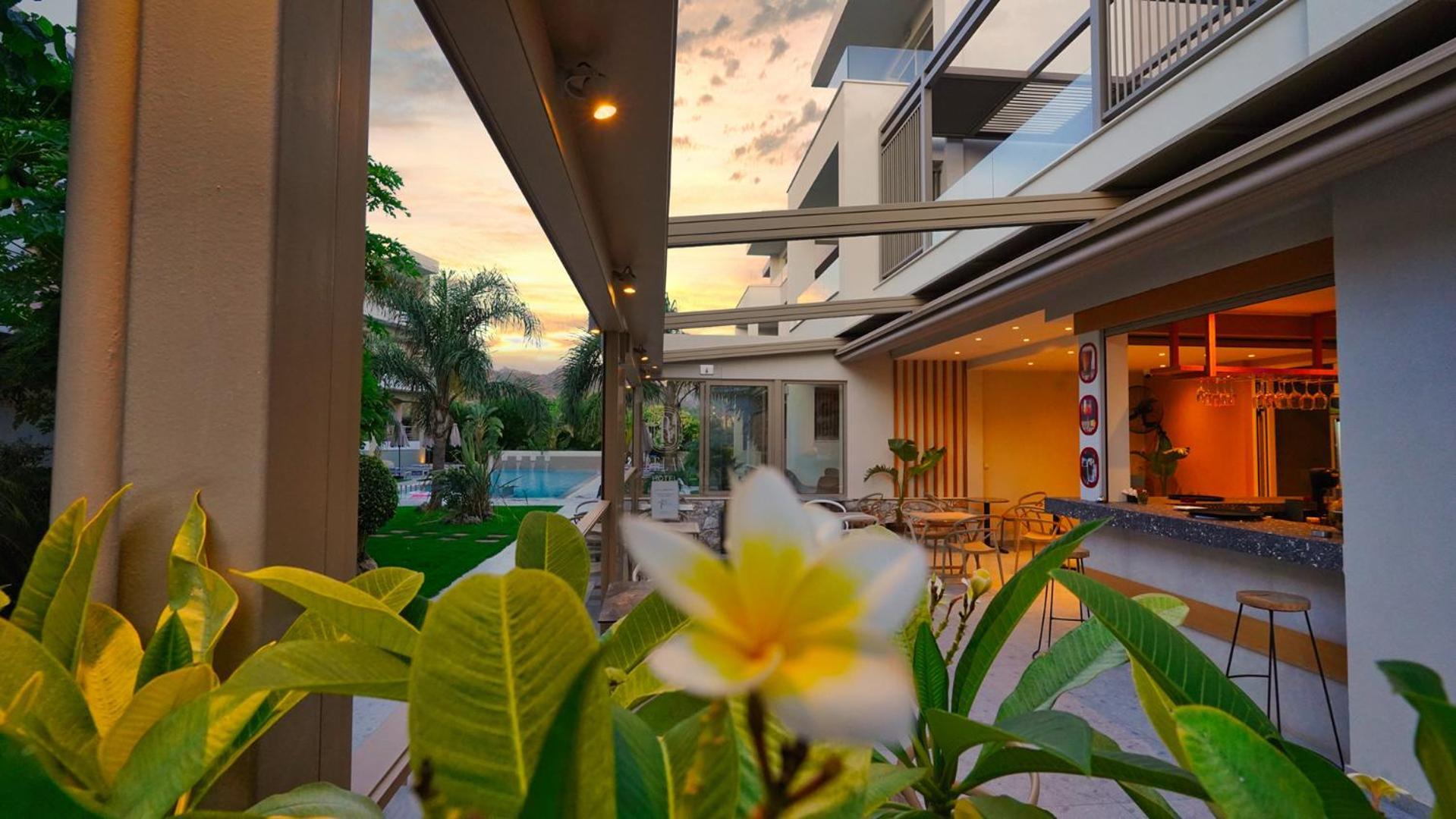 Relax Hotel Palaiochora Exterior foto
